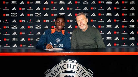 Sekou Kone completes move to Manchester United from Guidars .